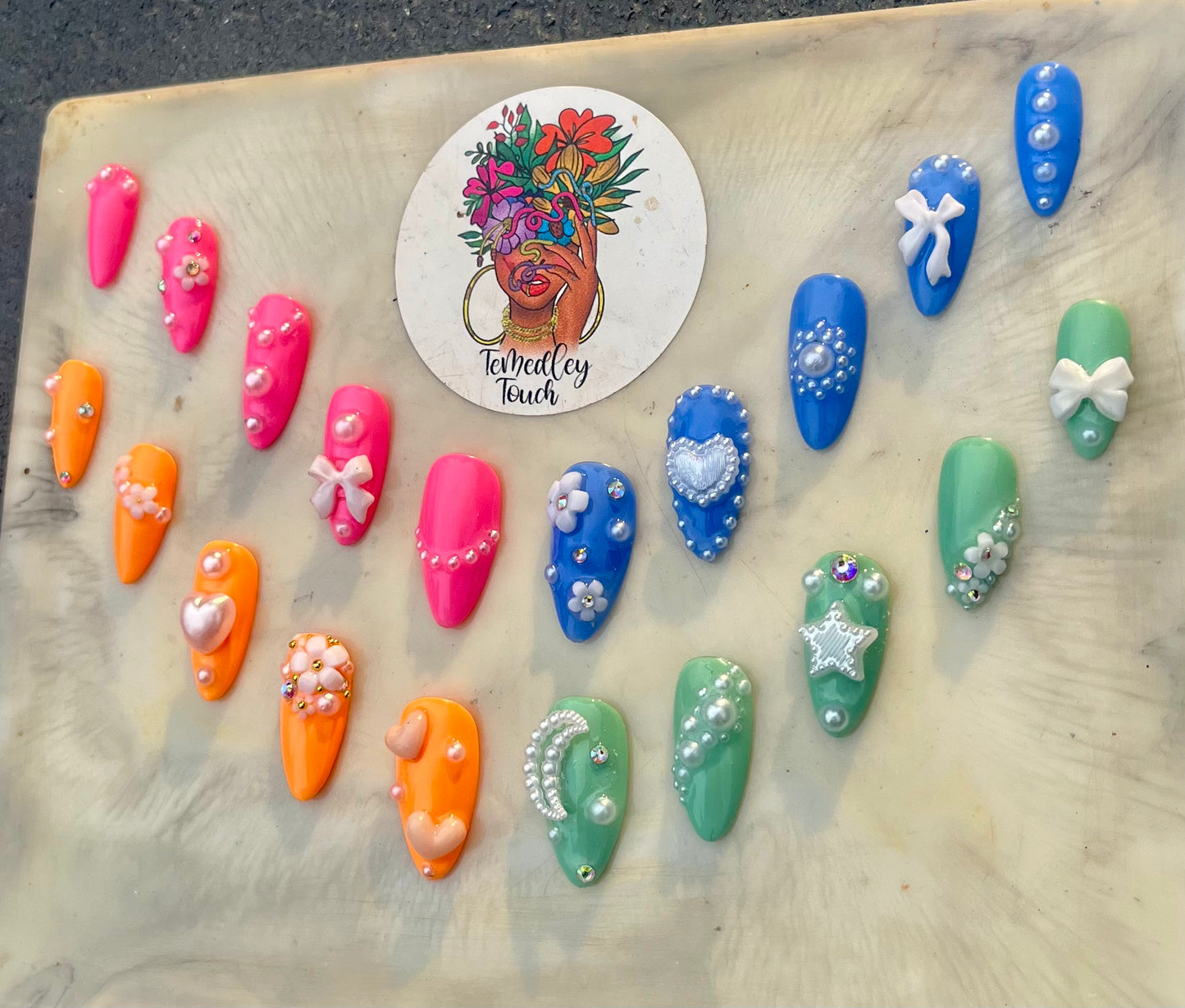 Pearl Girl freestyle press on nails