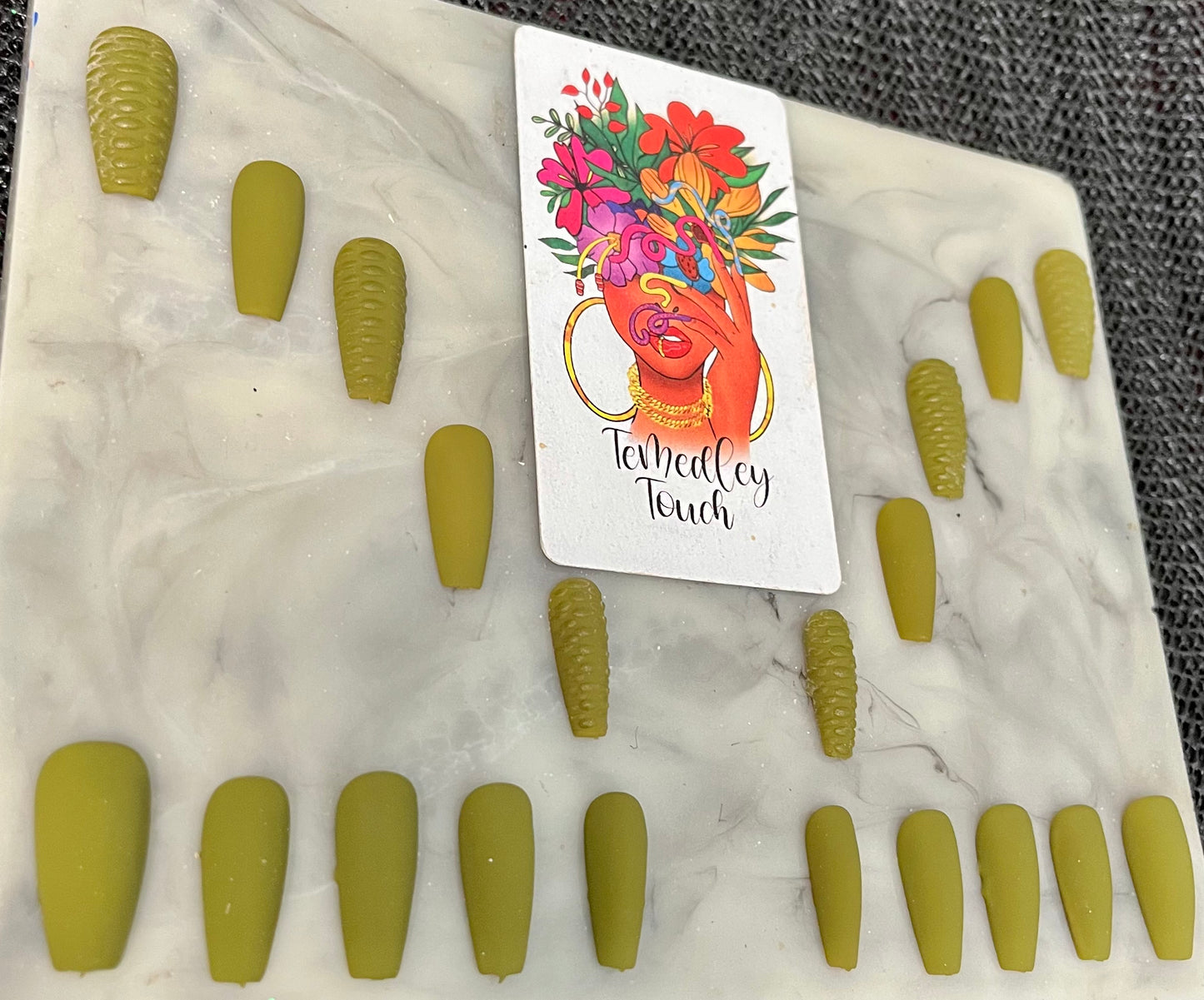 Matte green reptile press on nails