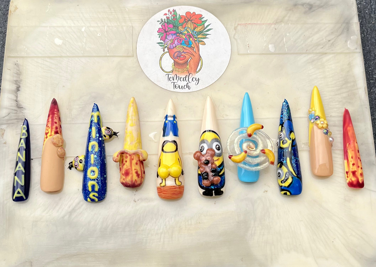Minions Spinner Nails
