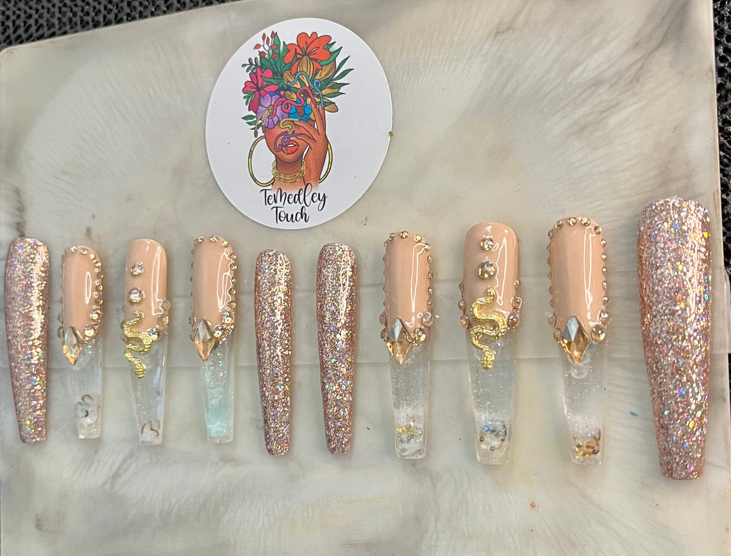 Gold snowglobe press on nails
