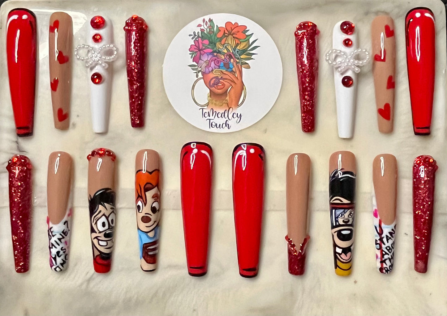 Max and Roxanne press on nails