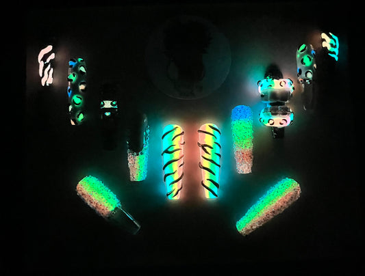 Colorful beaded nails (@Beatsbydeb Inspo)