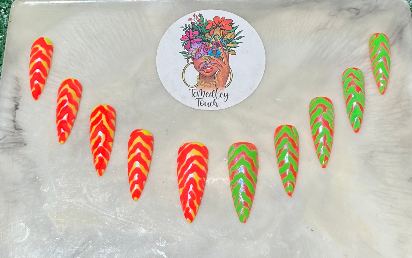 Chrome Zebra (Glow) press on nails
