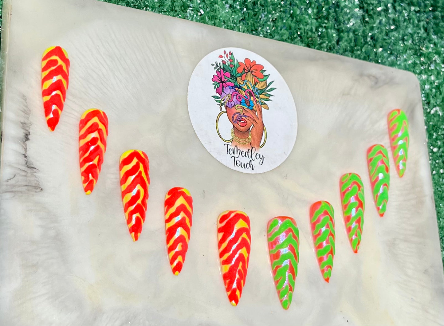 Chrome Zebra (Glow) press on nails