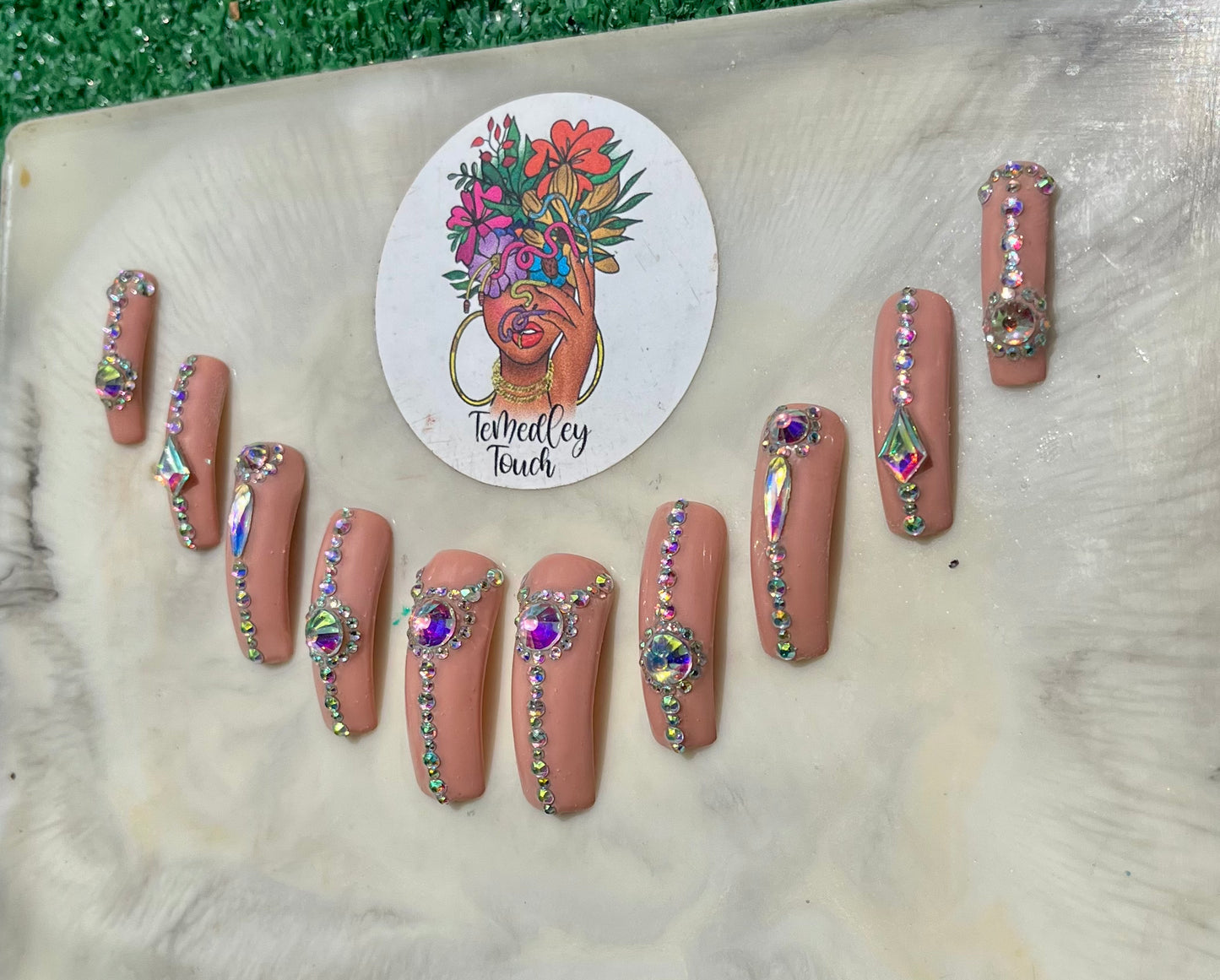 Curve bling nude press on nails