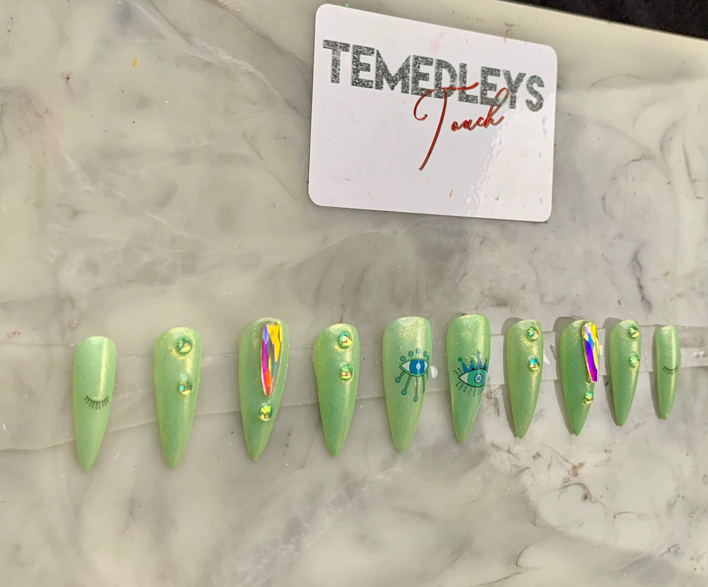 Stiletto green eye press on nails