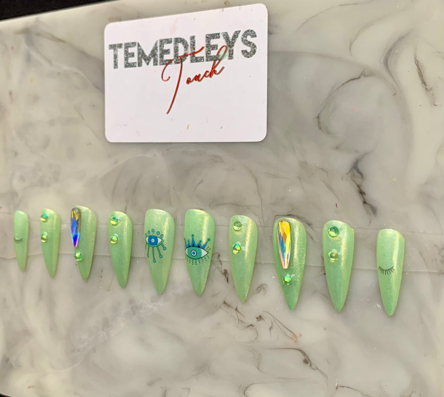 Stiletto green eye press on nails