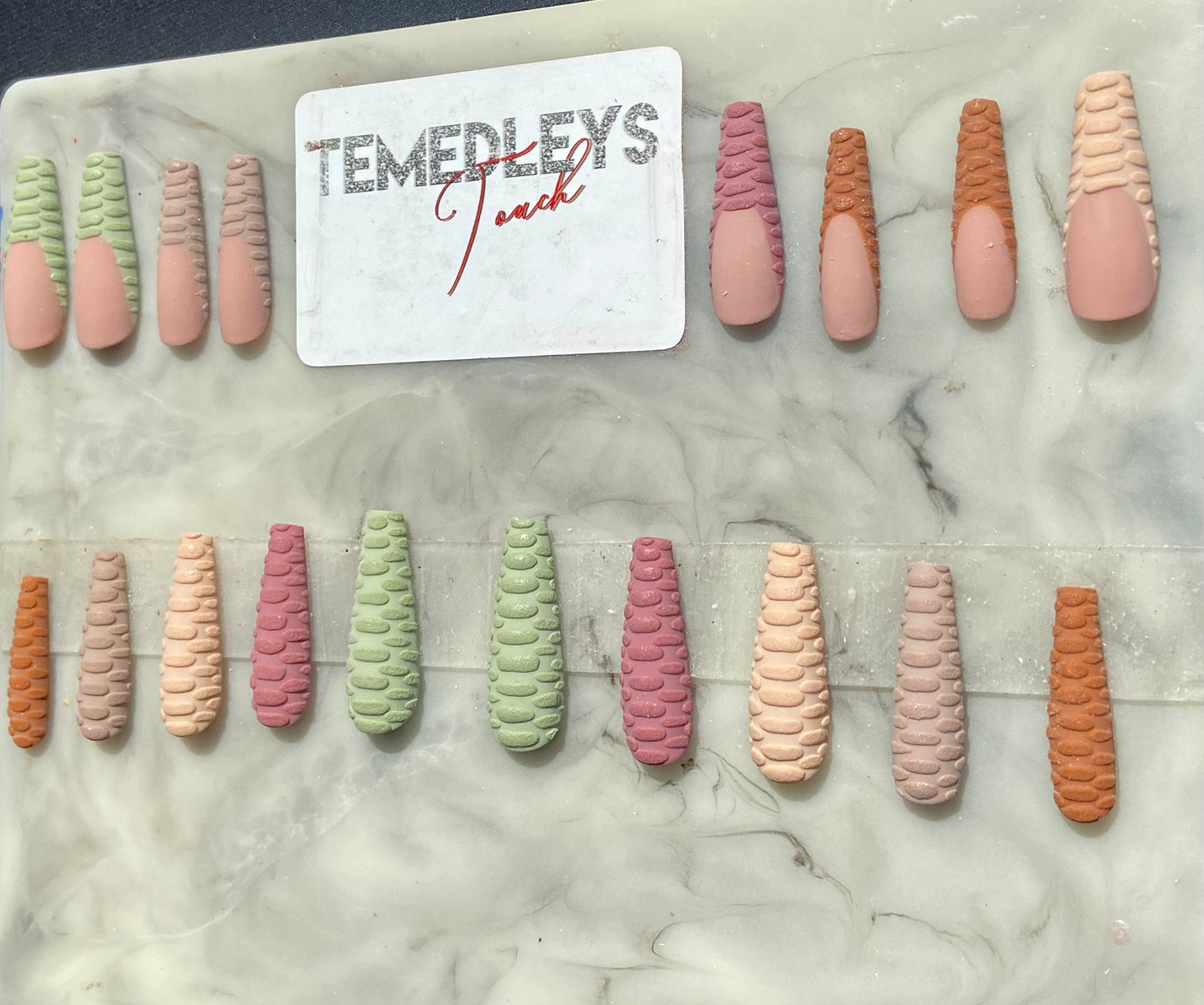 Neutral reptile press on nails