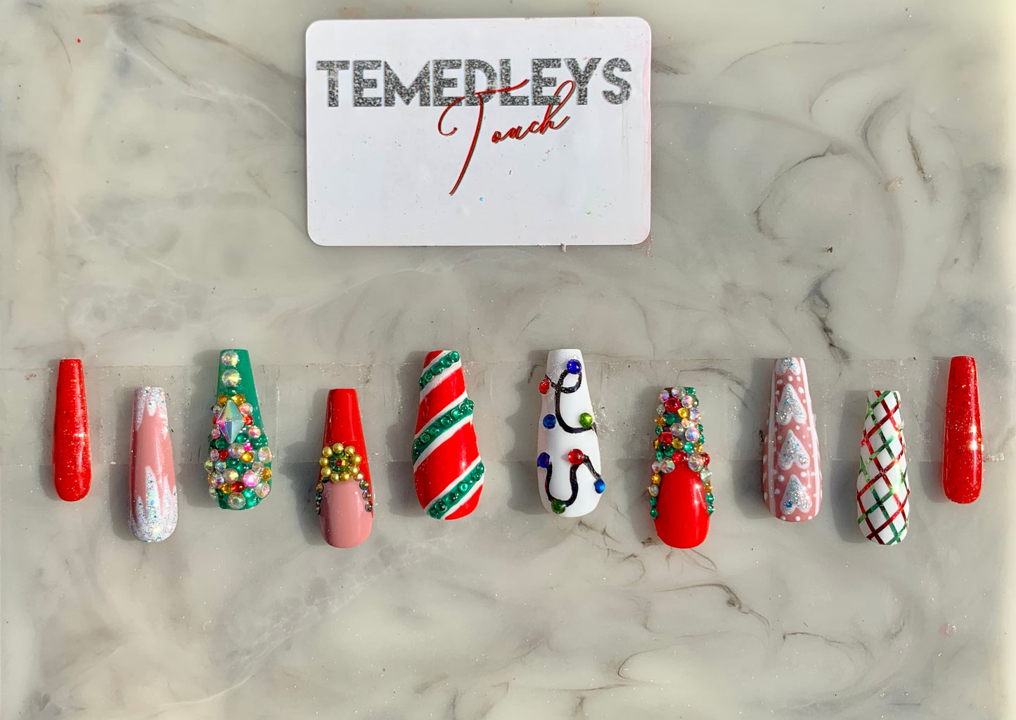 Holiday freestyle press on nails