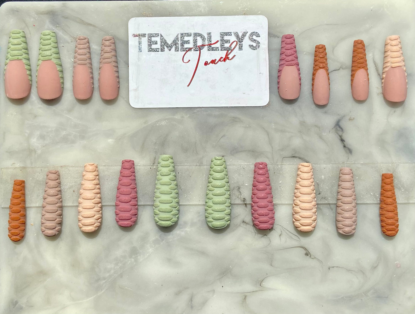 Neutral reptile press on nails