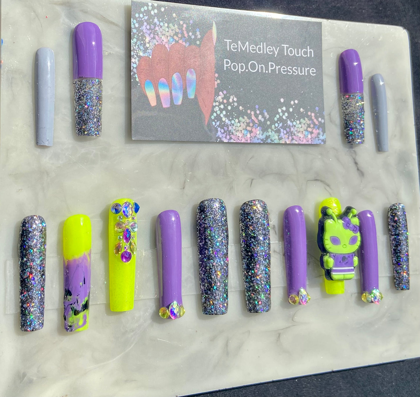 Hello kitty alien press on nails