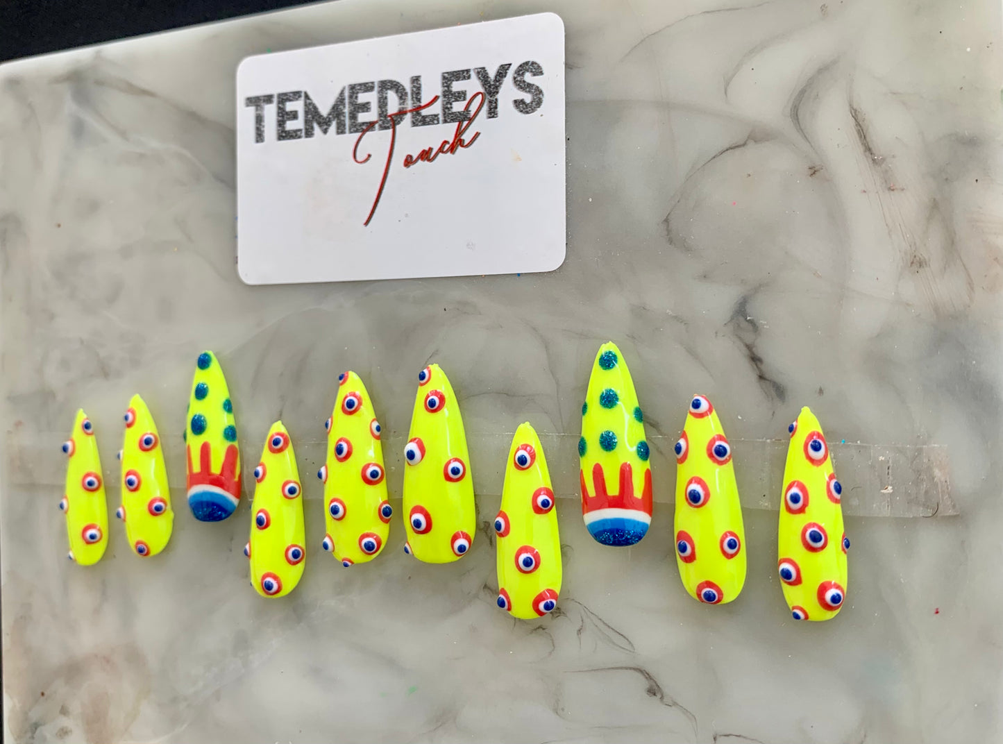 Neon glow in the dark eye press on nails