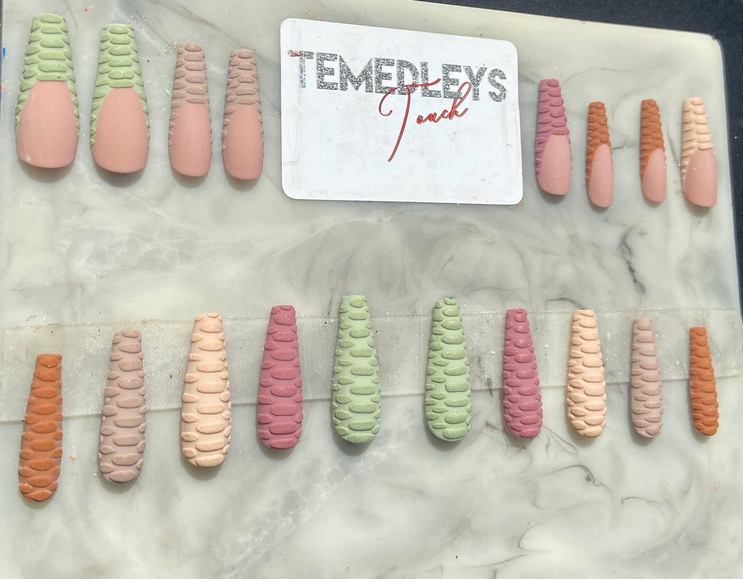 Neutral reptile press on nails
