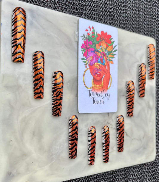 Chrome Tiger press on nails