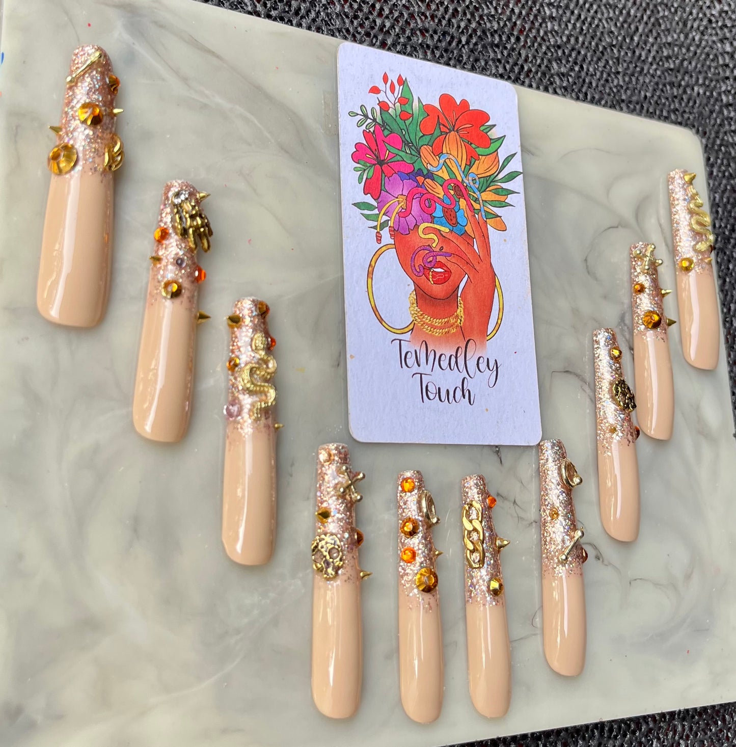 Golden treasure press on nails