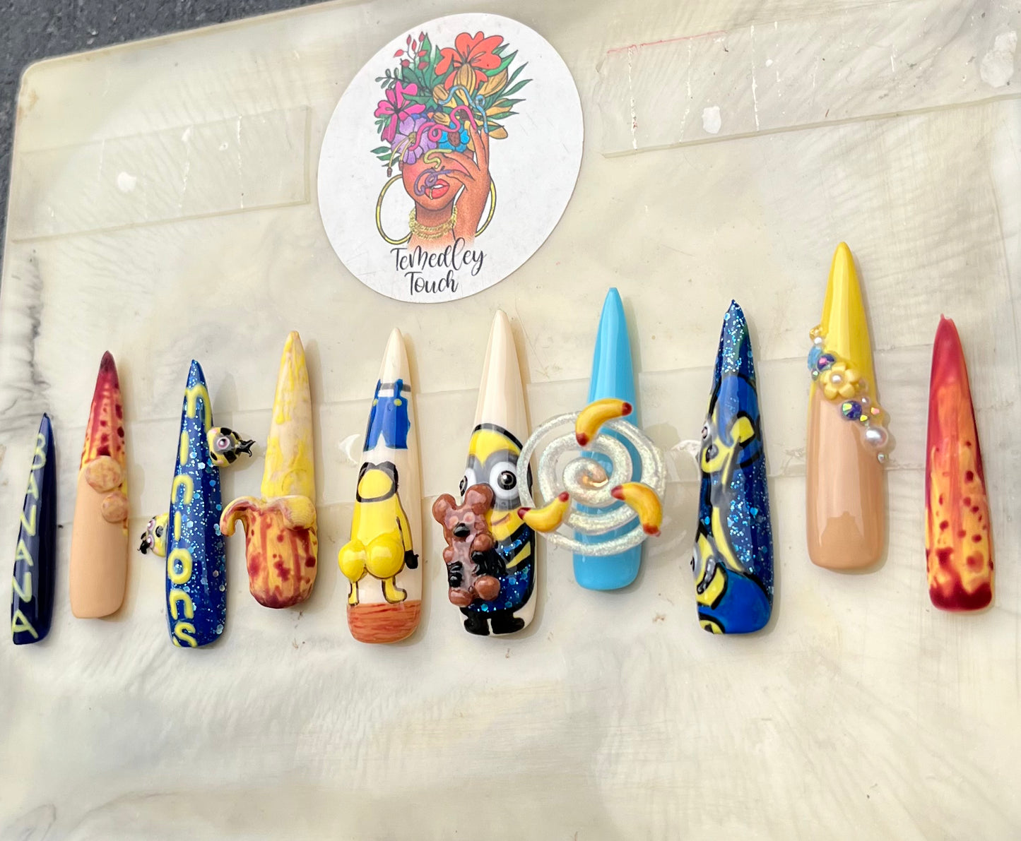 Minions Spinner Nails