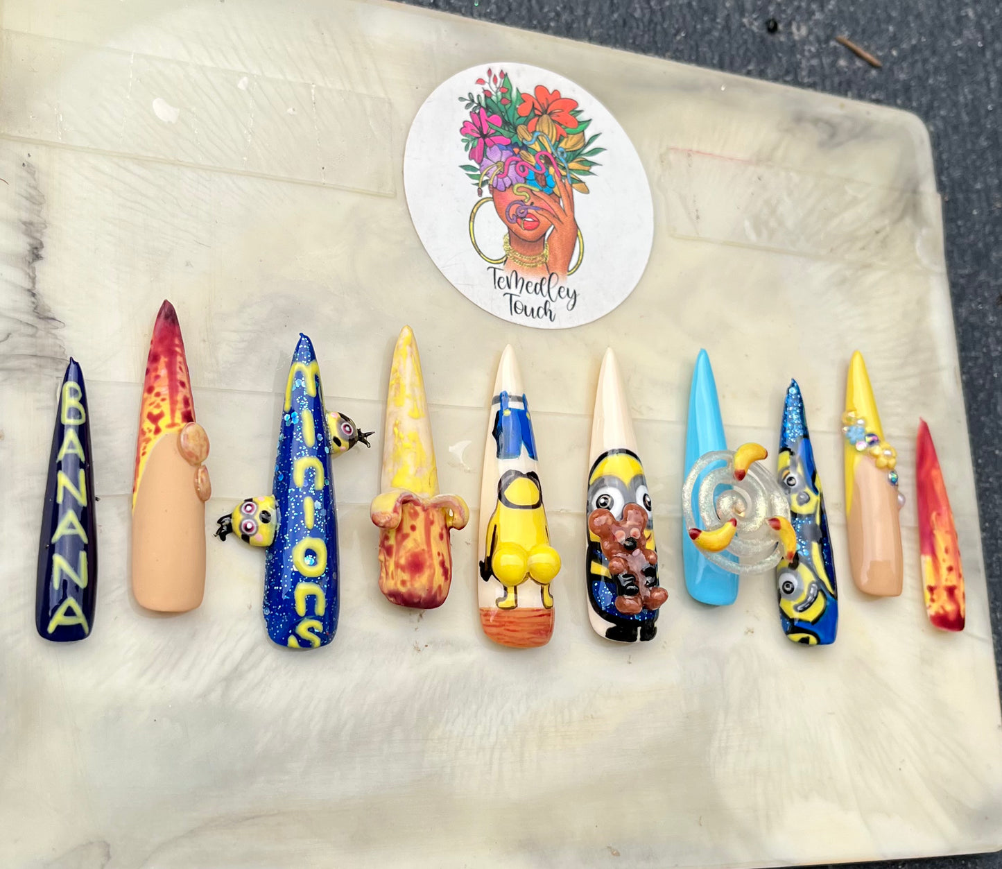 Minions Spinner Nails