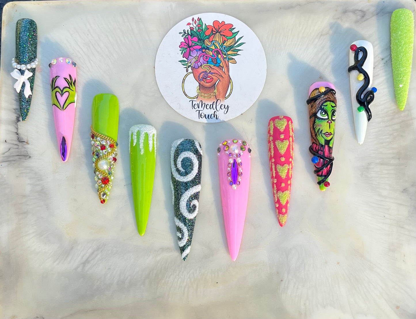 Lady Grinch Press on nails