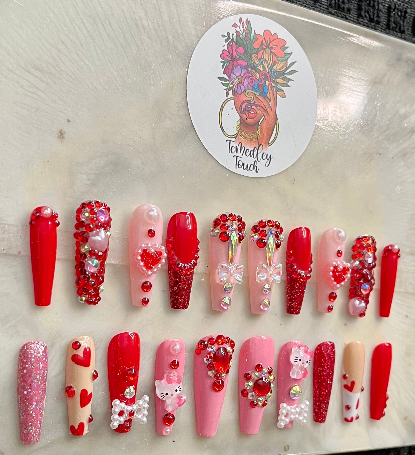 Hello kitty Valentine’s Day press on nails