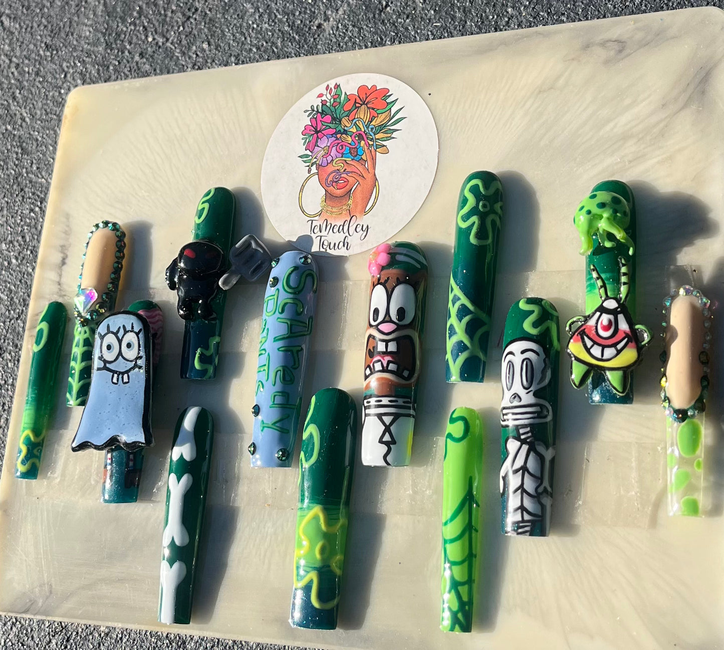 SpongeBob Scaredy Pants Nails
