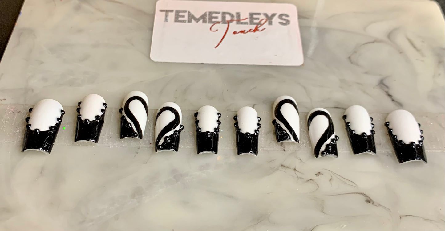 Black & white heart press on nails