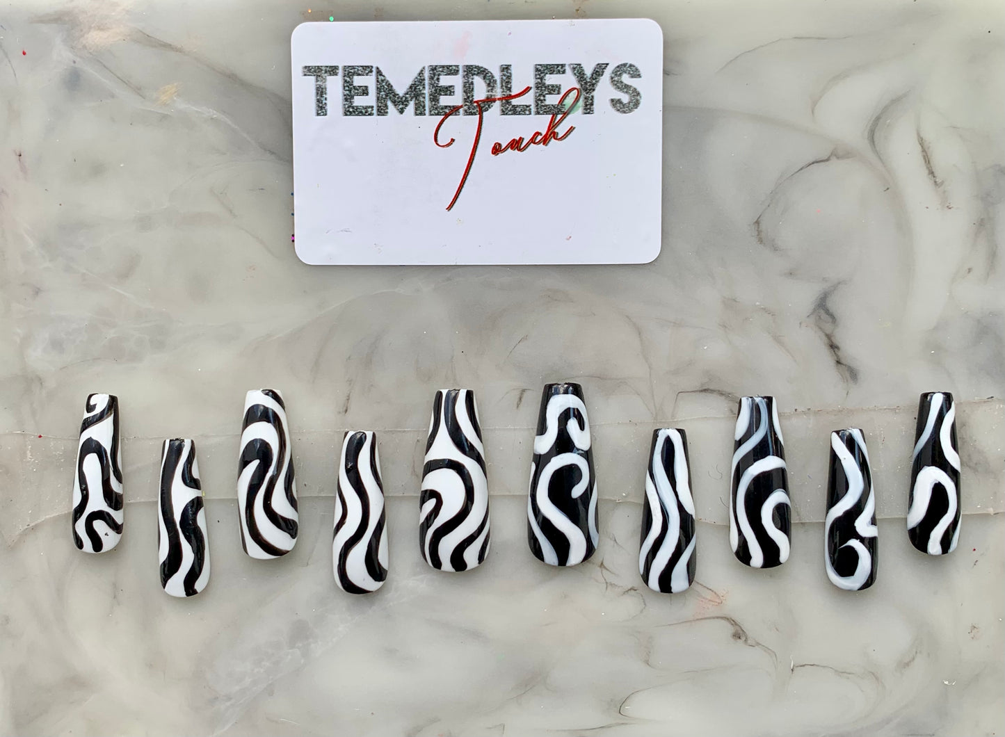 Black and white swirl press on nails