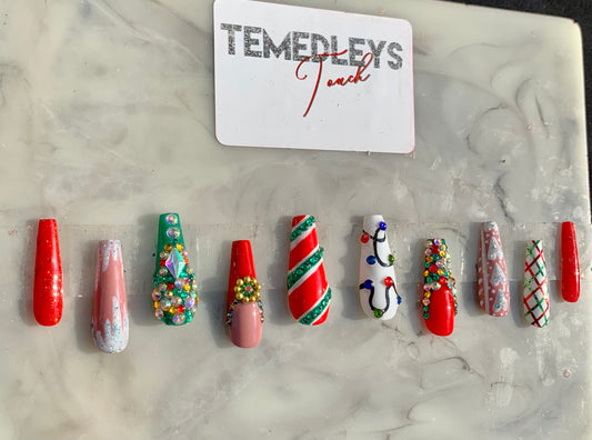 Holiday freestyle press on nails