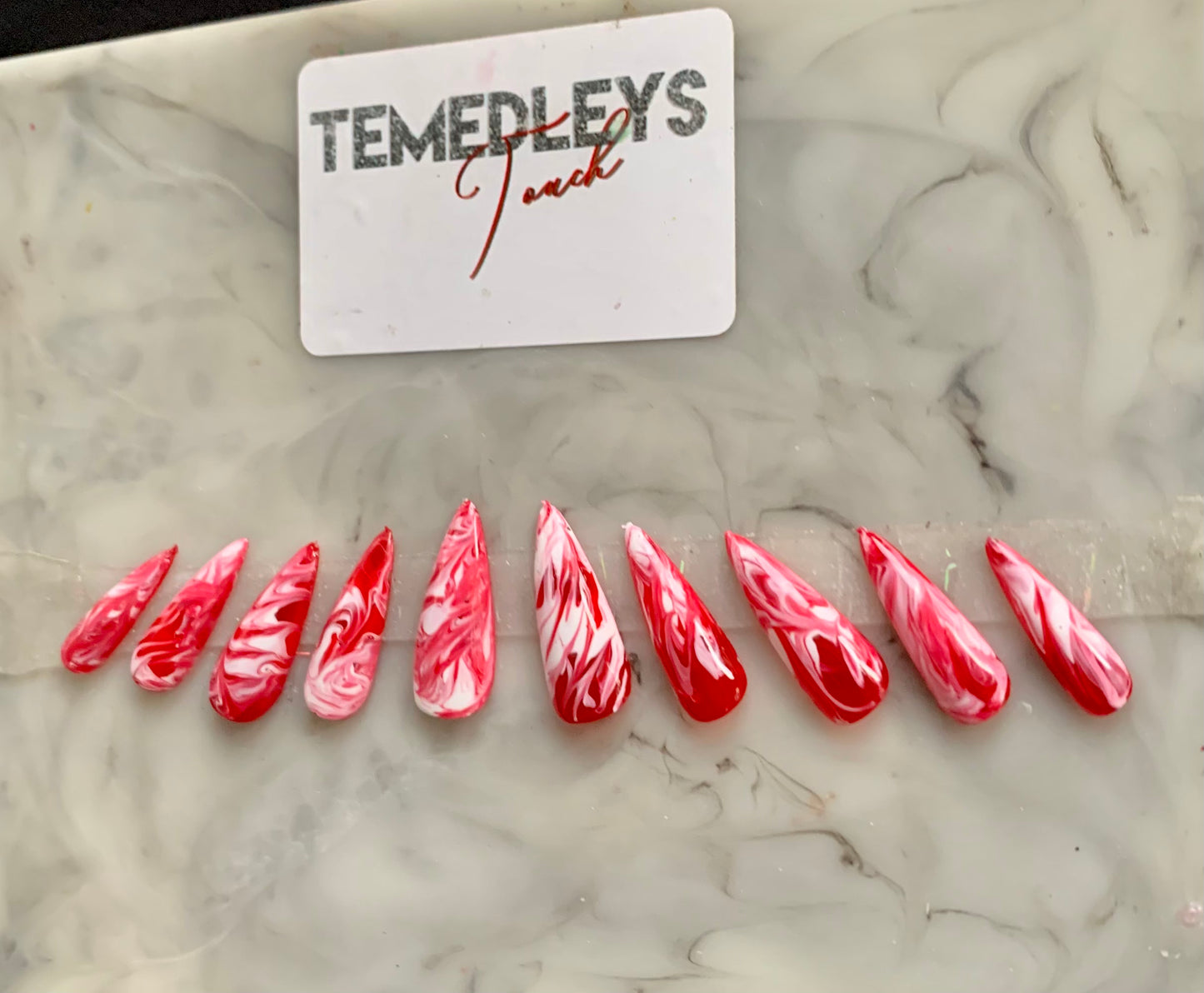 Red and white marble press on nails