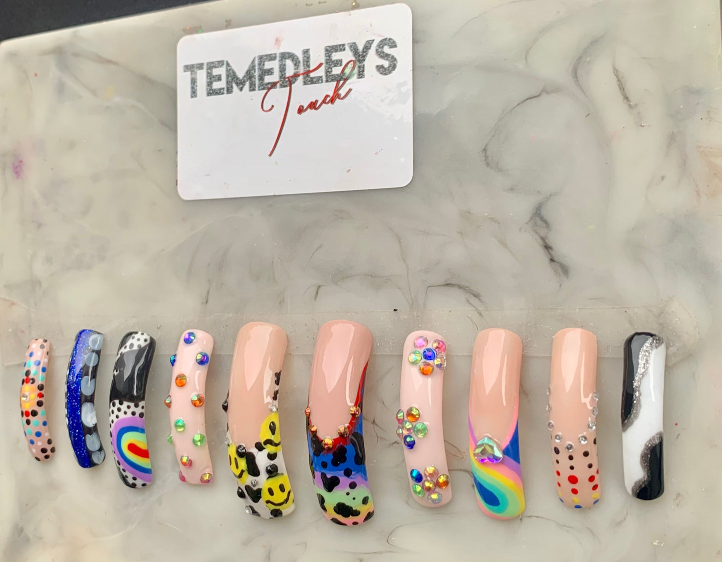 Curvy freestyle press on nail set