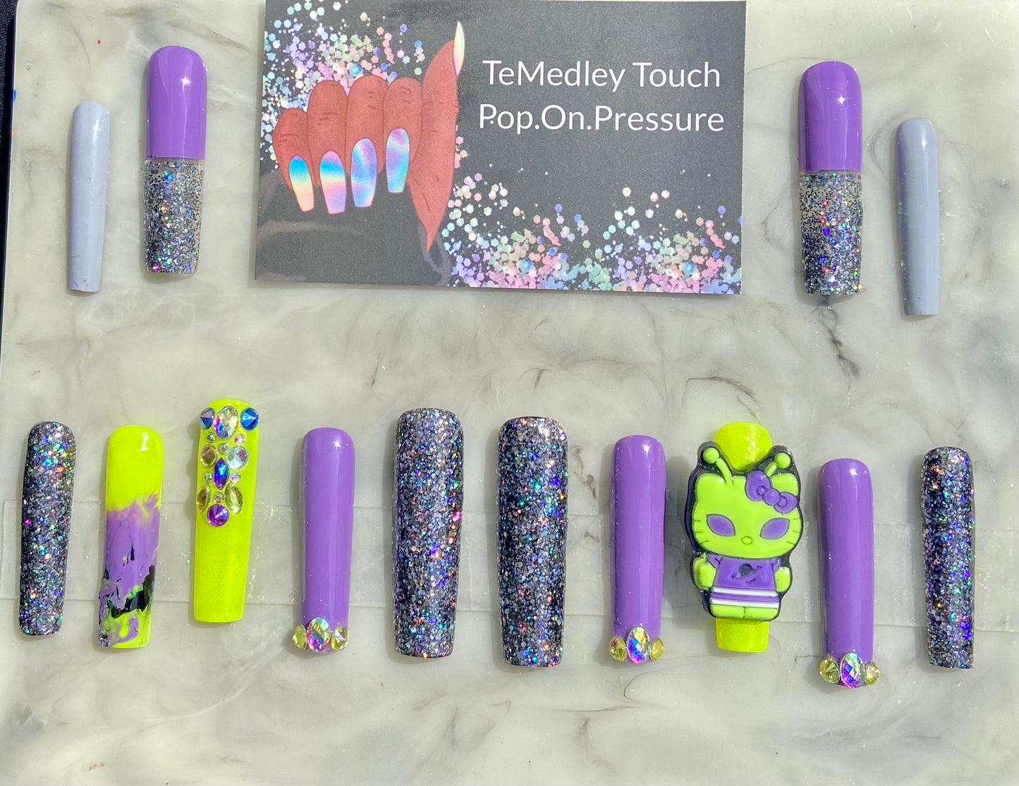 Hello kitty alien press on nails