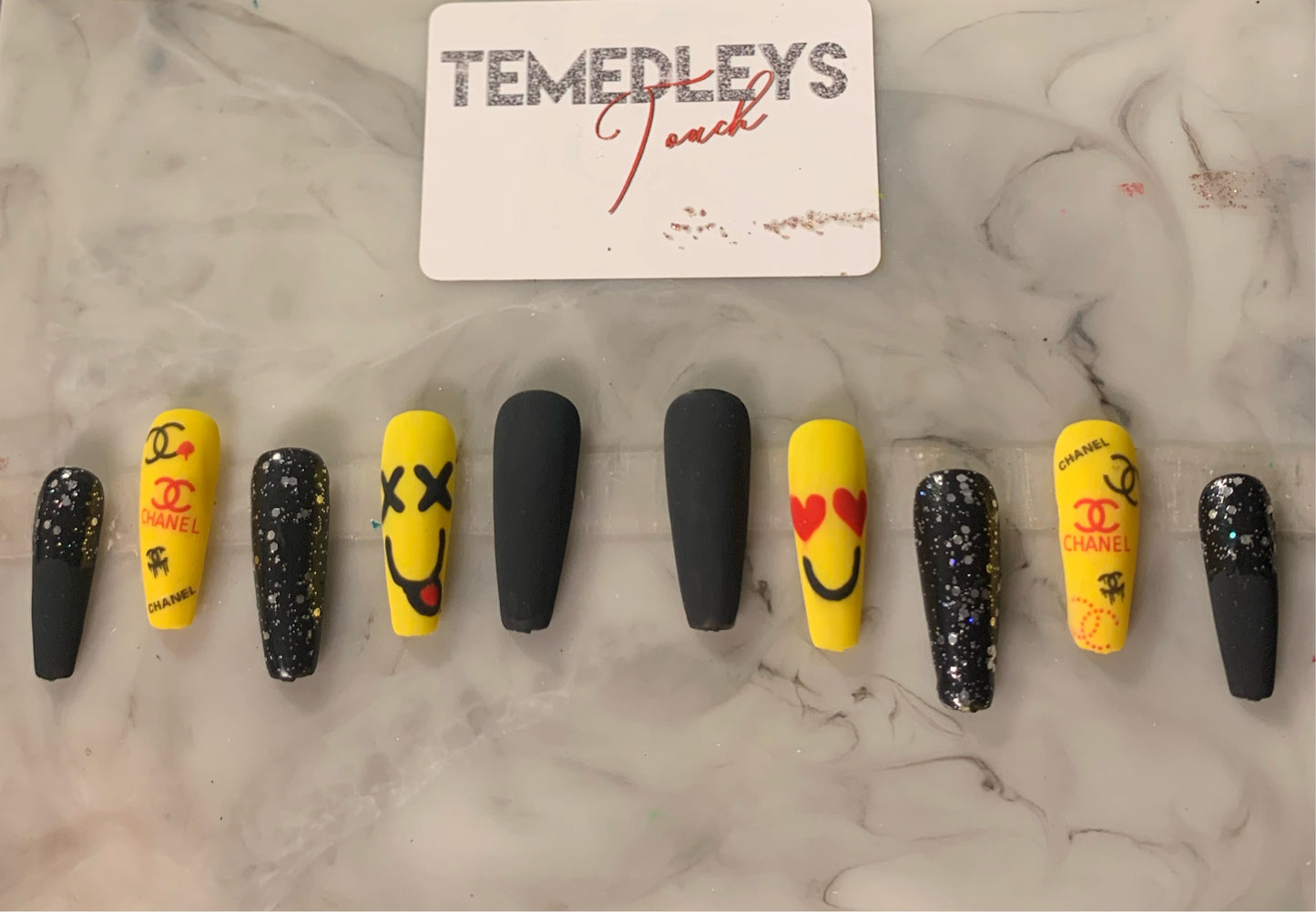 Matte smiley face press on nails