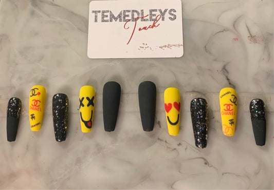 Matte smiley face press on nails