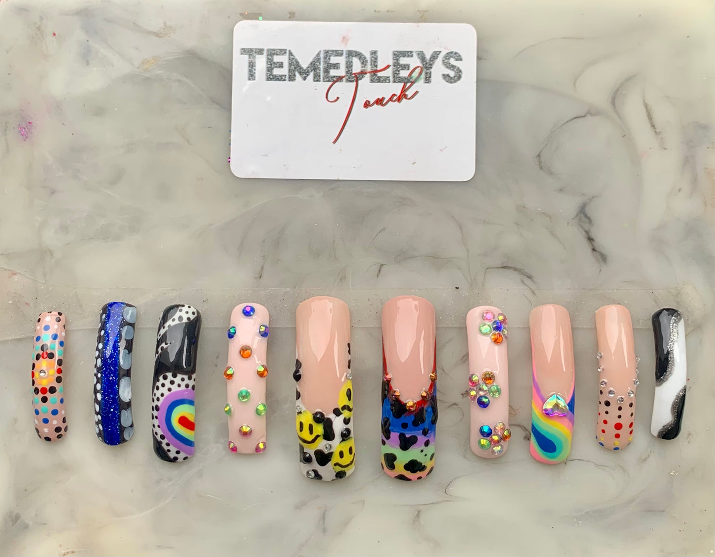 Curvy freestyle press on nail set