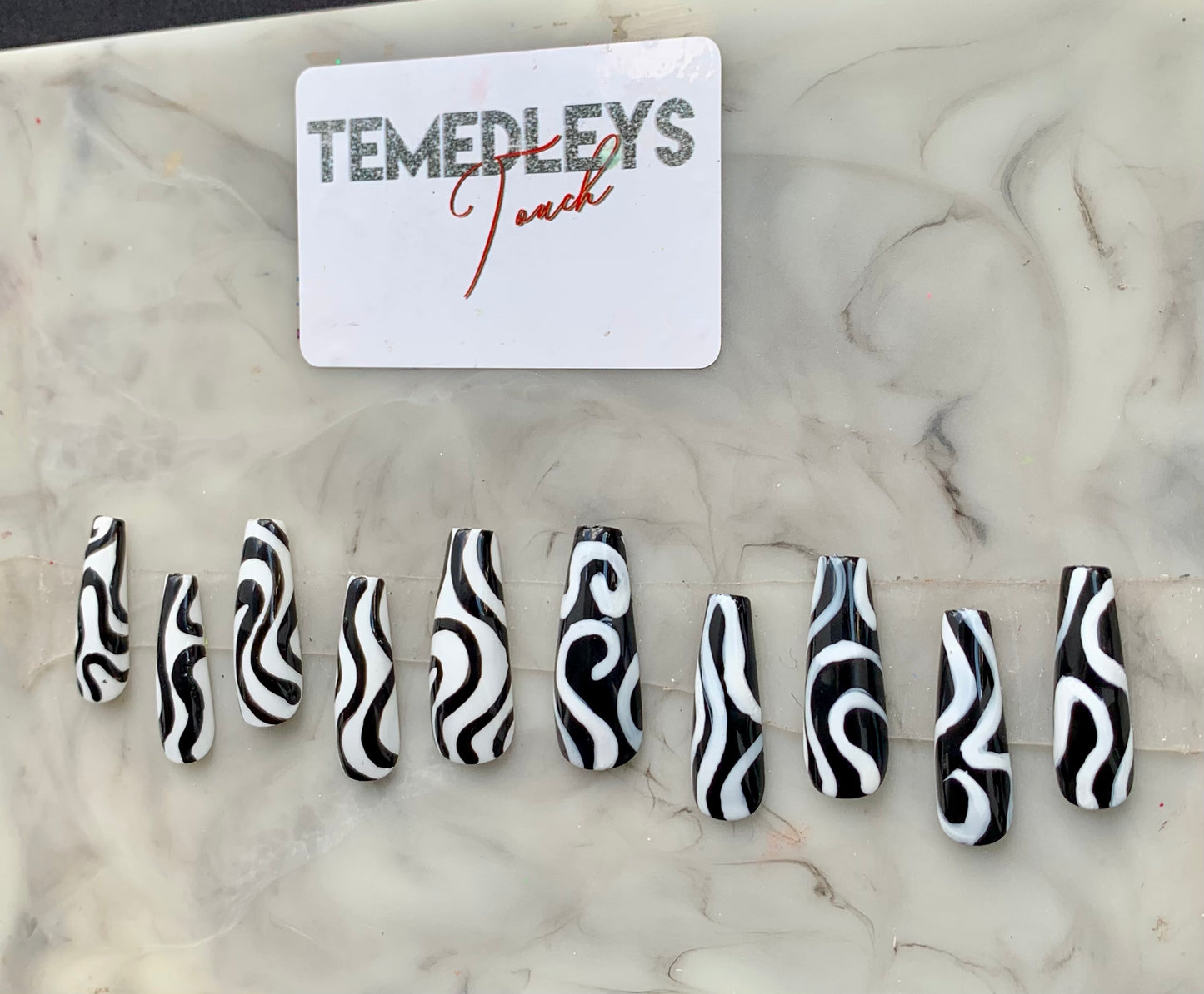 Black and white swirl press on nails